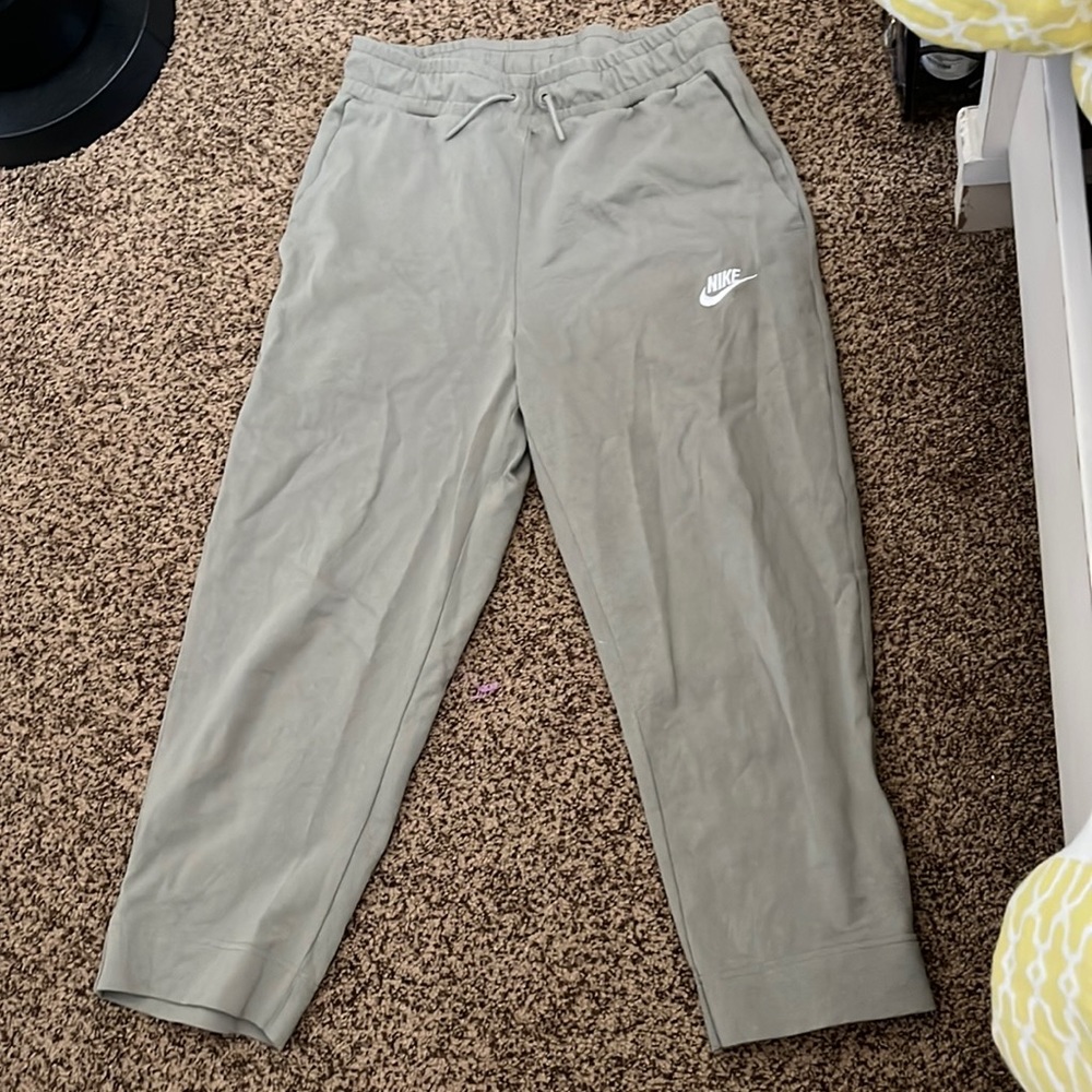 Nike sportswear Jersey Capri womens! Size small